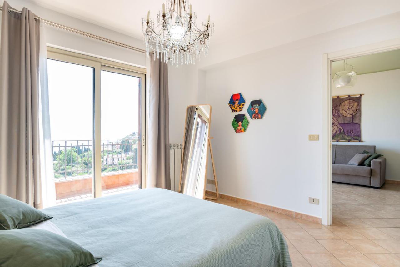 Taormina Panoramic Apartment With Parking Екстериор снимка