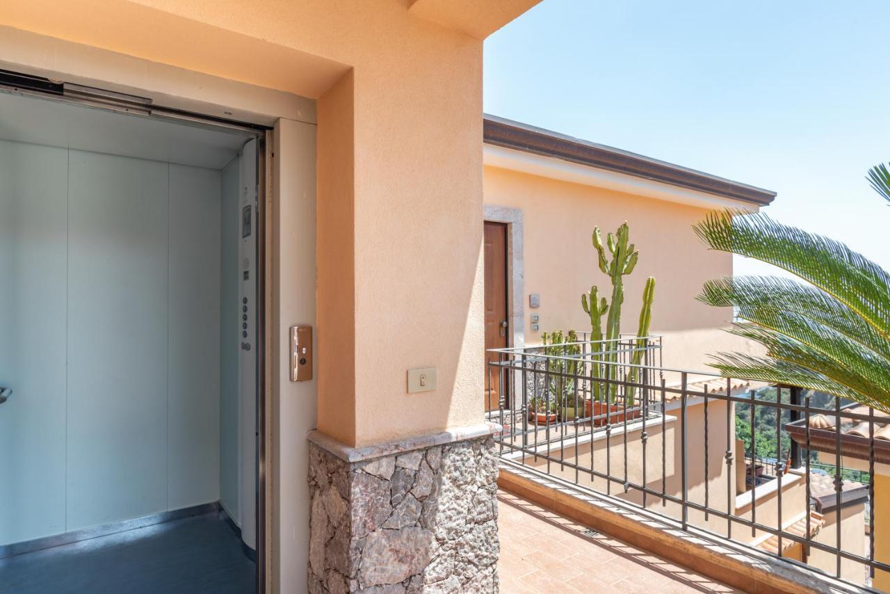 Taormina Panoramic Apartment With Parking Екстериор снимка